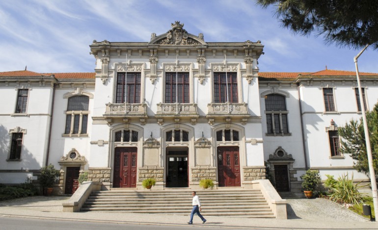 File:Leiriacityhall.jpg