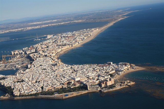 File:Cadiz-vista-aire.jpg